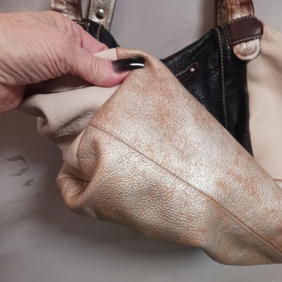 B.Makowski Classic Distressed Hobo - Picture 5 of 11